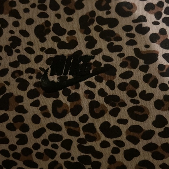 Small  Nike crewneck - Picture 2 of 2